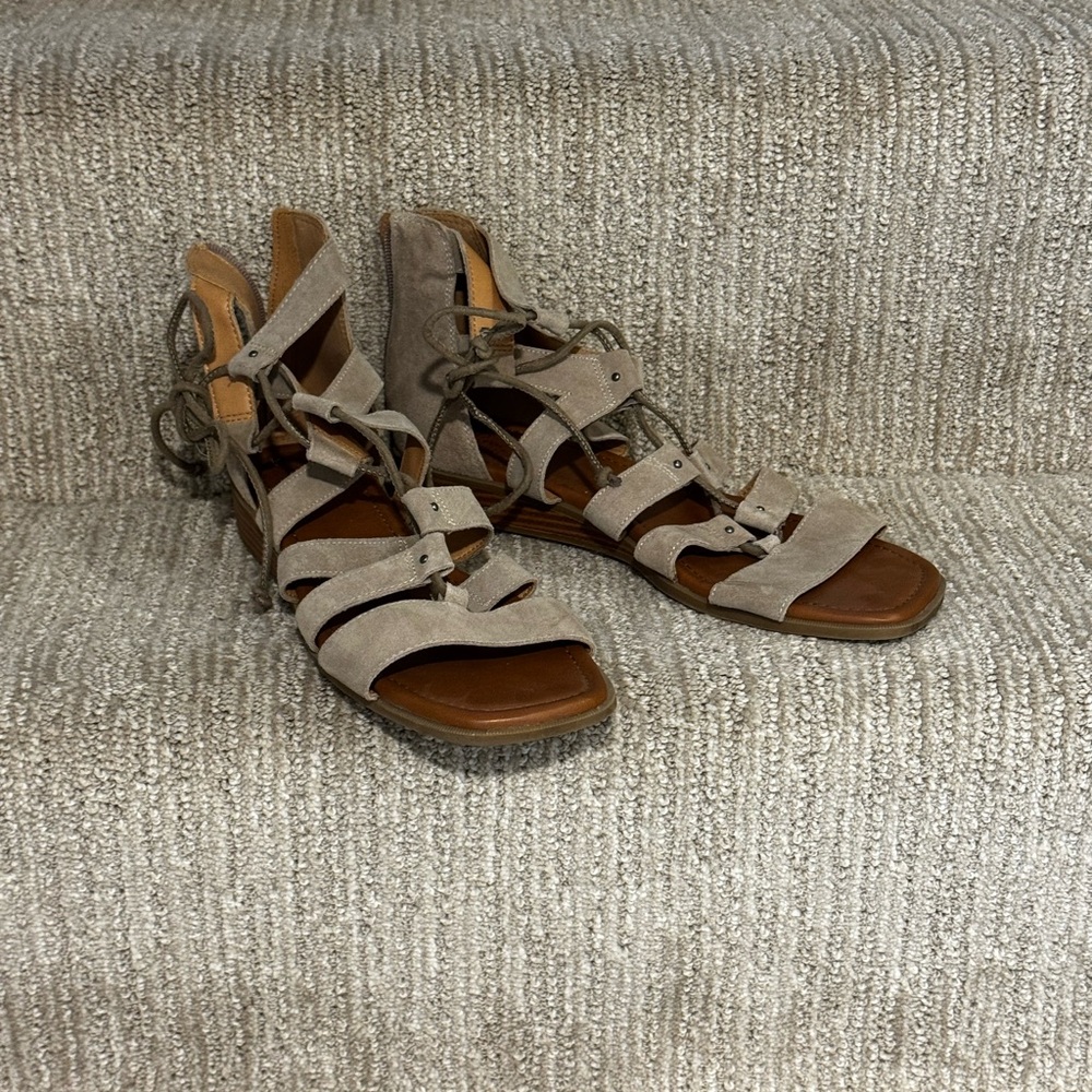 Women's Tan Sandals